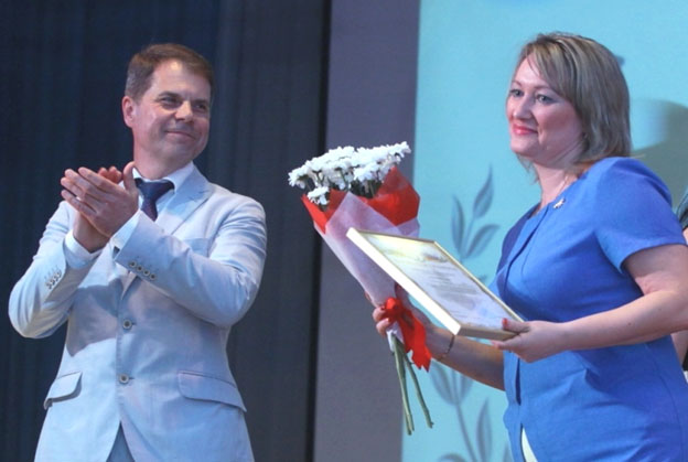 Лучших медицинских работников наградили.jpg